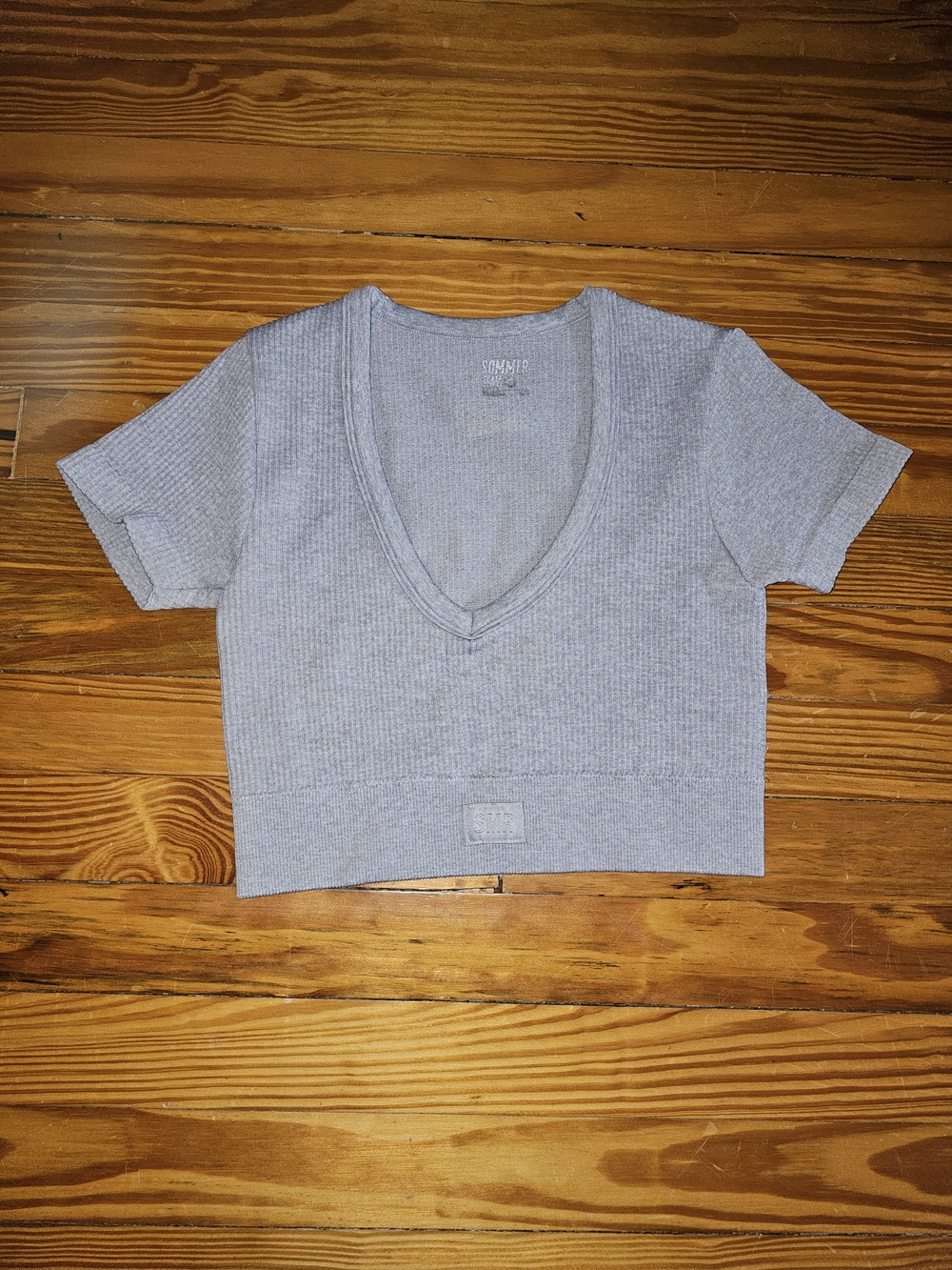 SOMMER RAY Gray Ribbed Seamless V-Neck Crop Top – Size Small